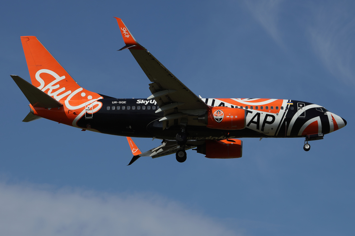 UR-SQE, SkyUp Airlines ("FC Shakhtar Donetsk" livery) (Aircraft » EPWA Spotting » Boeing 737-700)