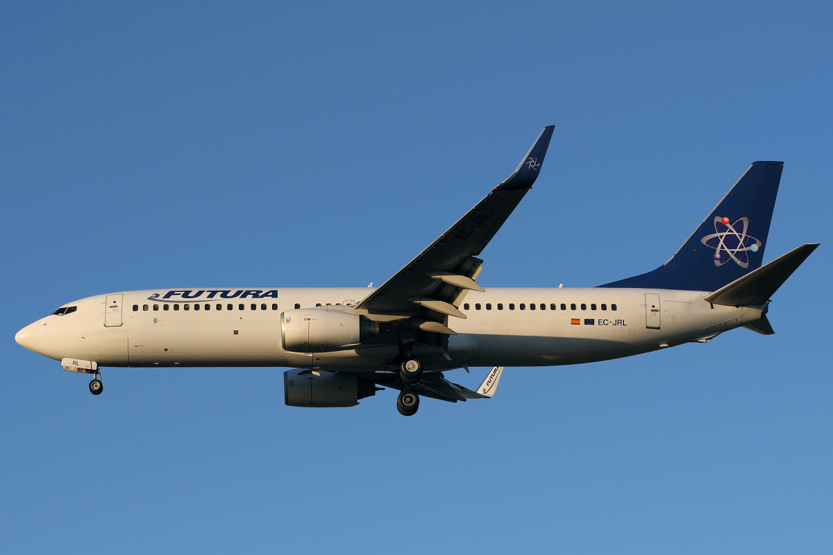 EC-JRL, Futura International Airlines (Samoloty » Spotting na EPWA » Boeing 737-800)