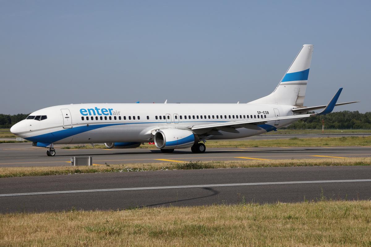 SP-ESB (Samoloty » Spotting na EPWA » Boeing 737-800 » Enter Air)