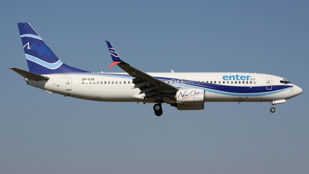 SP-ESK (NewGen Airways) (Samoloty » Spotting na EPWA » Boeing 737-800 » Enter Air)