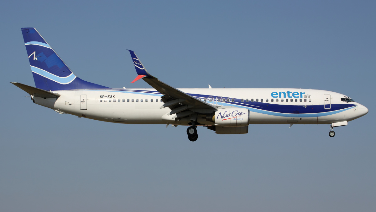 SP-ESK (NewGen Airways)