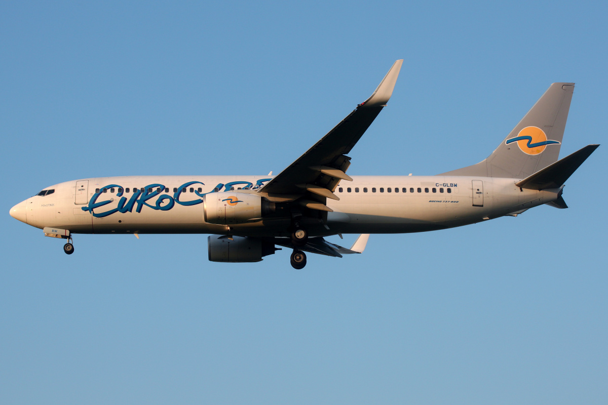 C-GLBW (Samoloty » Spotting na EPWA » Boeing 737-800 » Eurocypria)