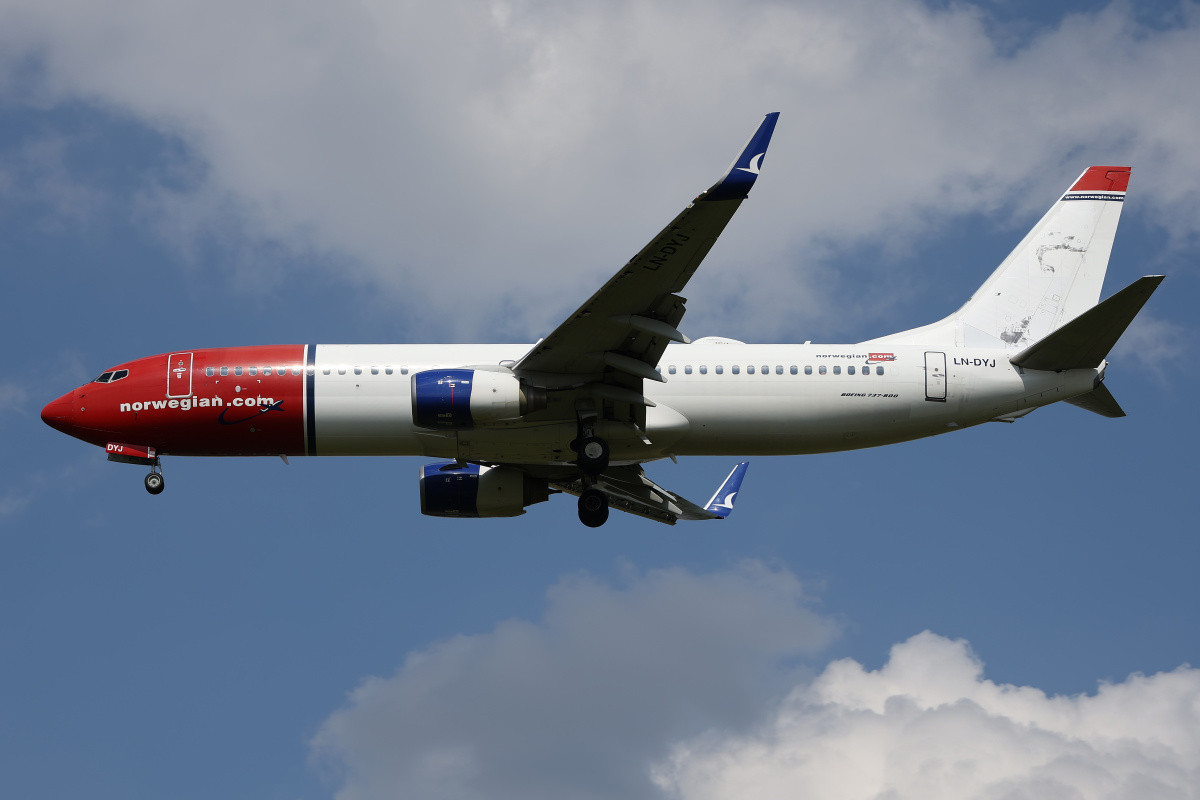 LN-DYJ (partial AnadoluJet livery) (Aircraft » EPWA Spotting » Boeing 737-800 » Norwegian Air)