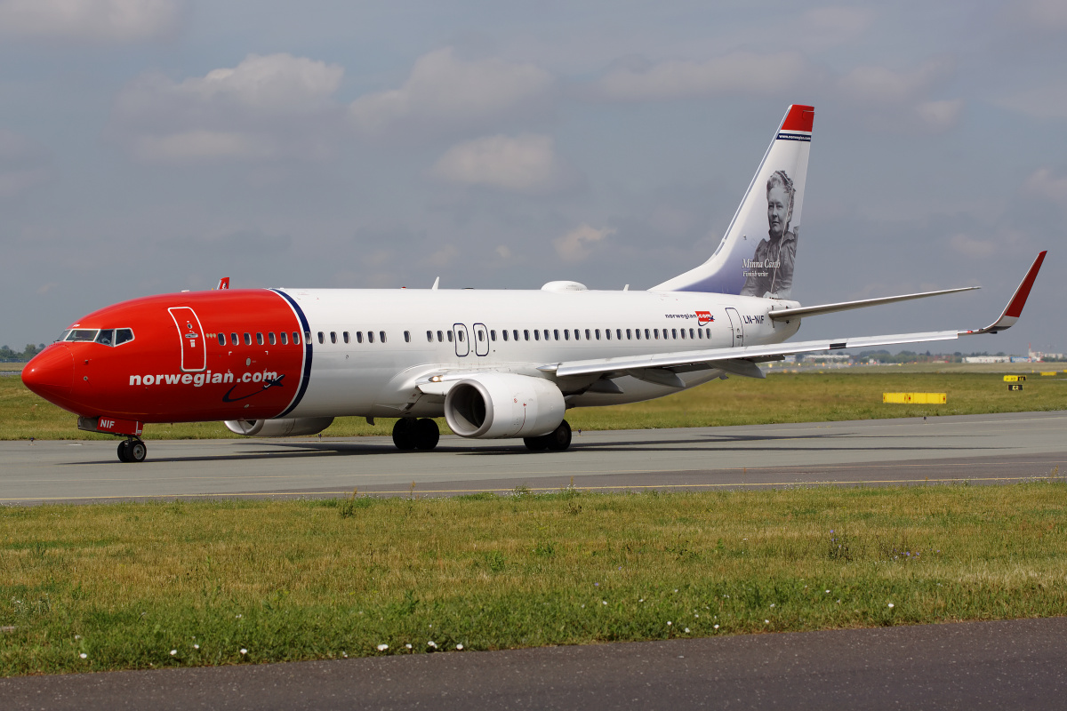 LN-NIF, Norwegian Air Shuttle (Minna Canth tail) (Aircraft » EPWA Spotting » Boeing 737-800 » Norwegian Air)