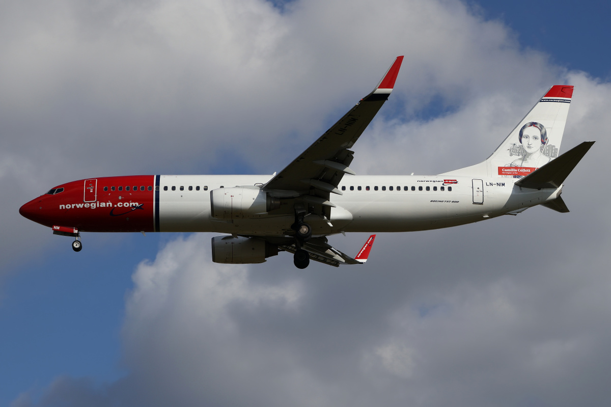 LN-NIM, Norwegian Air Shuttle (Camilla Collett tail) (Aircraft » EPWA Spotting » Boeing 737-800 » Norwegian Air)