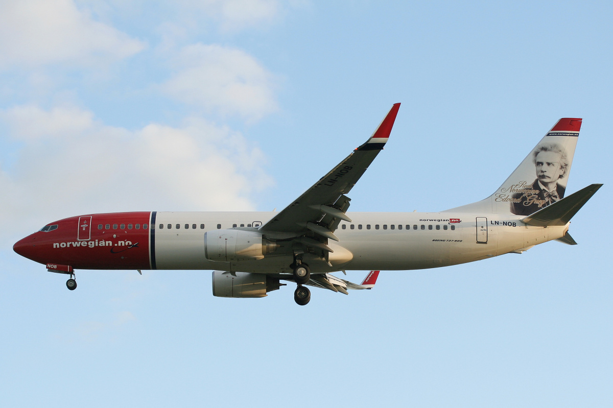 LN-NOB, Norwegian Air Shuttle ("Real Norwegian: Edvard Grieg" tail) (Aircraft » EPWA Spotting » Boeing 737-800 » Norwegian Air)