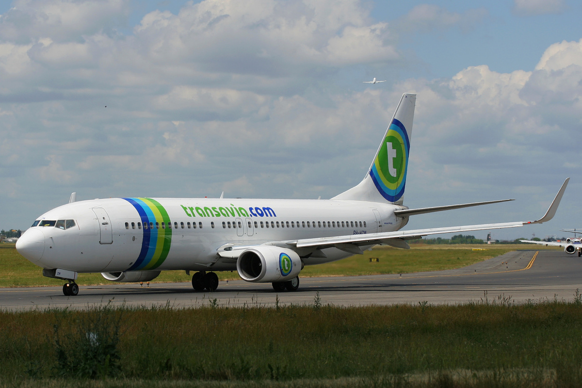 PH-HZW, Transavia Airlines (Aircraft » EPWA Spotting » Boeing 737-800)