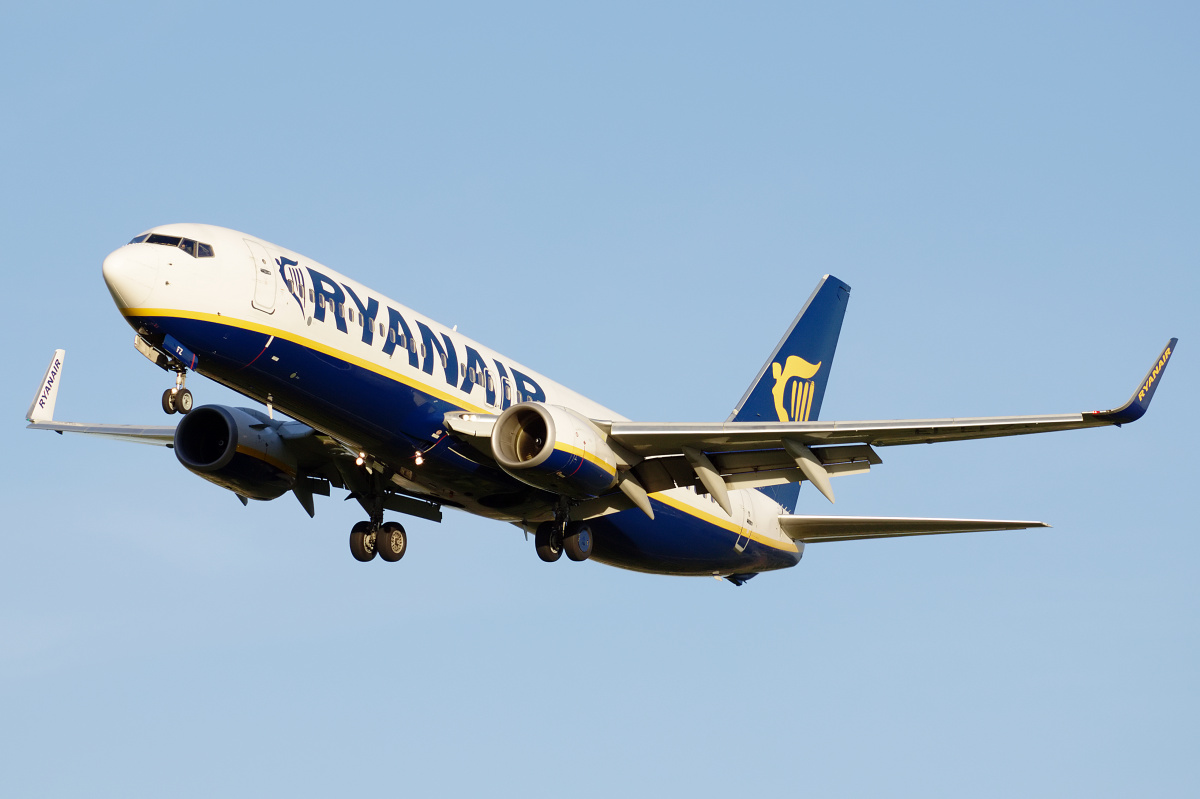 EI-EFZ (Aircraft » EPWA Spotting » Boeing 737-800 » Ryanair)