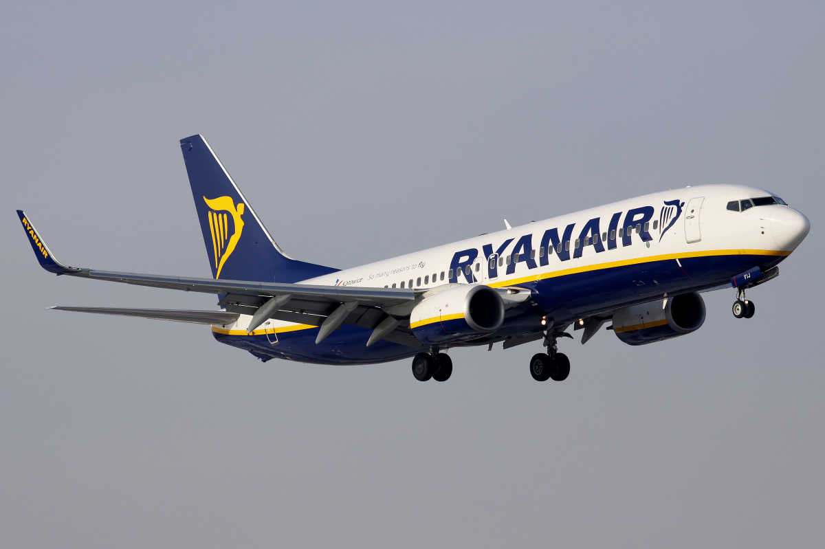 EI-FIJ ("Katowice Airport" sticker)