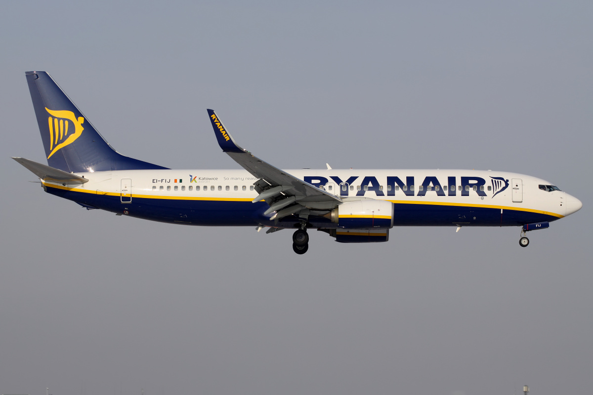 EI-FIJ ("Katowice Airport" sticker)