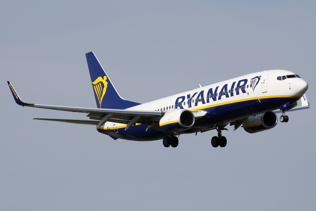 EI-FZT (Aircraft » EPWA Spotting » Boeing 737-800 » Ryanair)