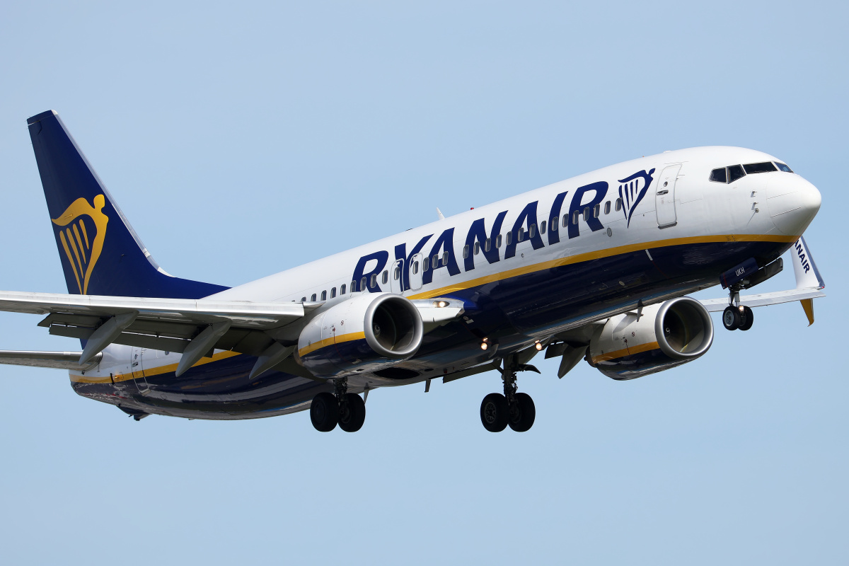 G-RUKH, Ryanair UK (Samoloty » Spotting na EPWA » Boeing 737-800 » Ryanair)