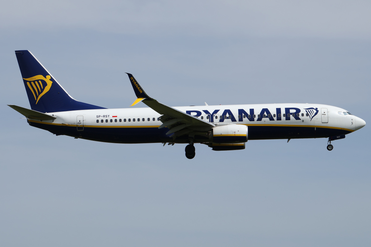 SP-RSY, Ryanair Sun (Samoloty » Spotting na EPWA » Boeing 737-800 » Ryanair)