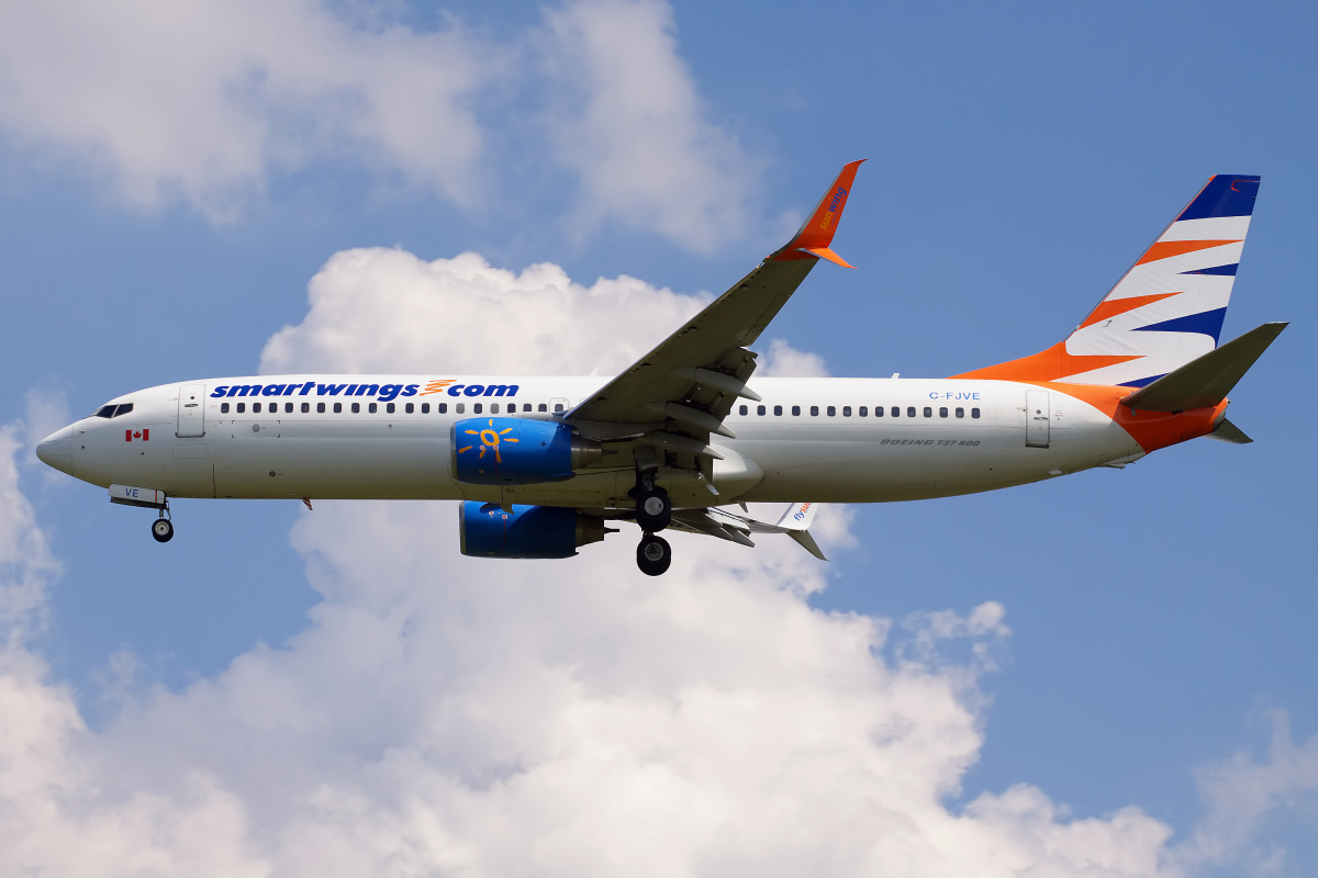 C-FJVE (Sunwing) (Samoloty » Spotting na EPWA » Boeing 737-800 » SmartWings)