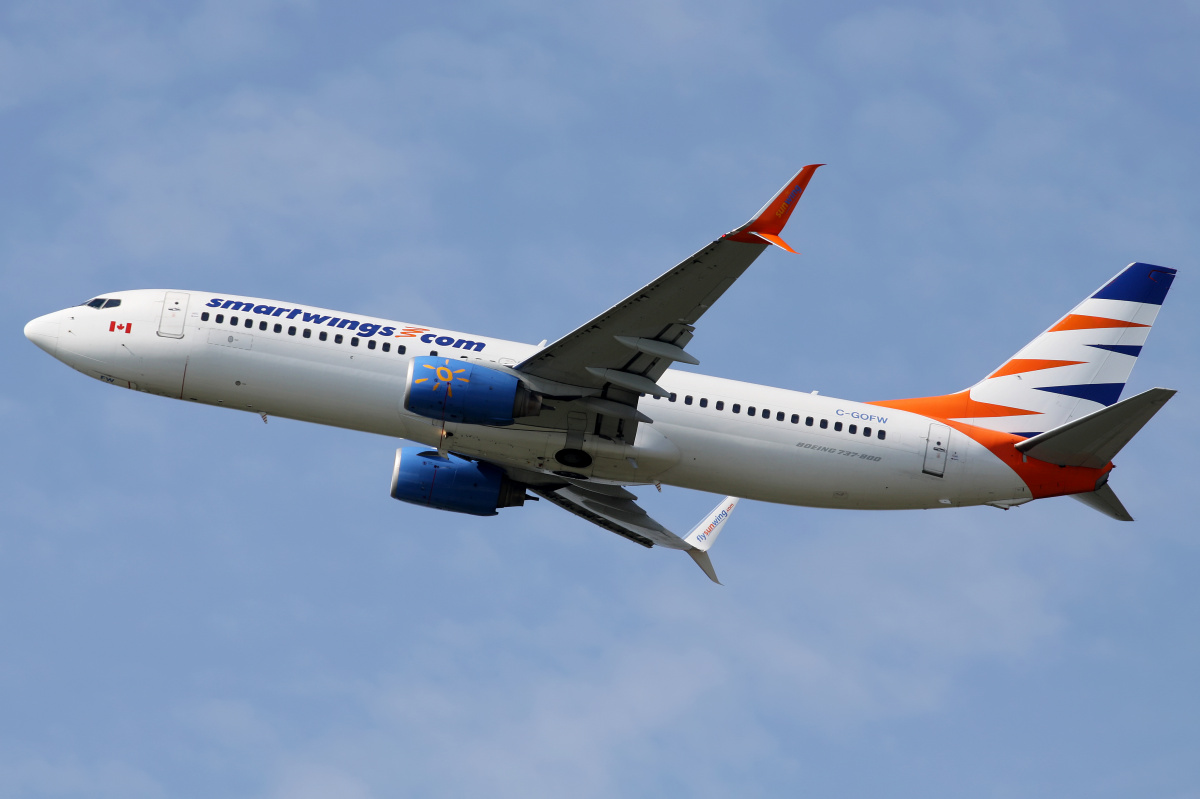 C-GOFW (Sunwing Airlines) (Aircraft » EPWA Spotting » Boeing 737-800 » SmartWings)