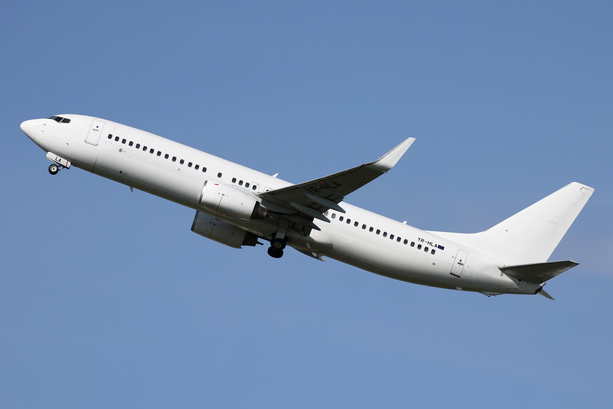 YR-HLA, HelloJets (Aircraft » EPWA Spotting » Boeing 737-800)
