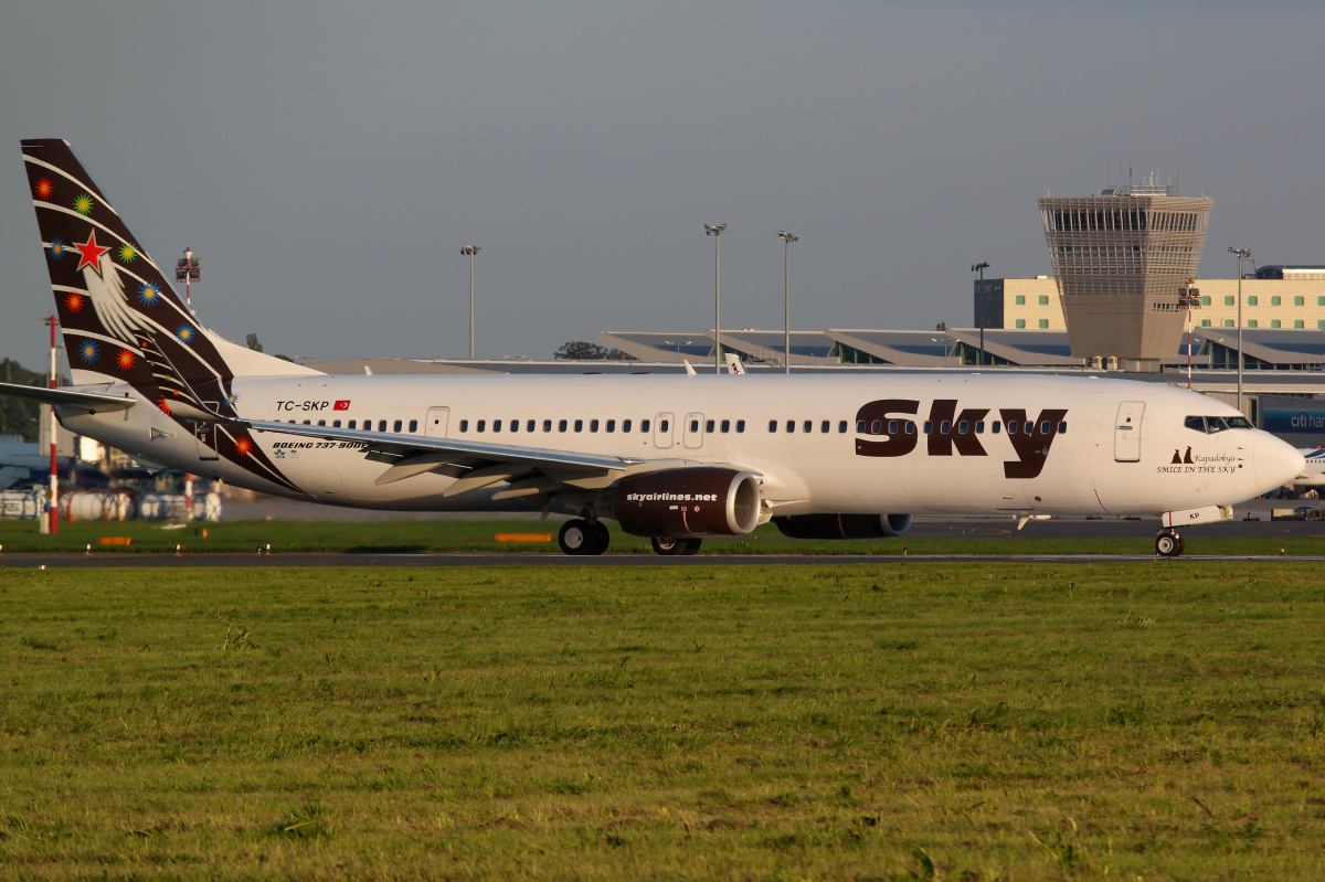 ER, TC-SKP, Sky Airlines (Samoloty » Spotting na EPWA » Boeing 737-900)