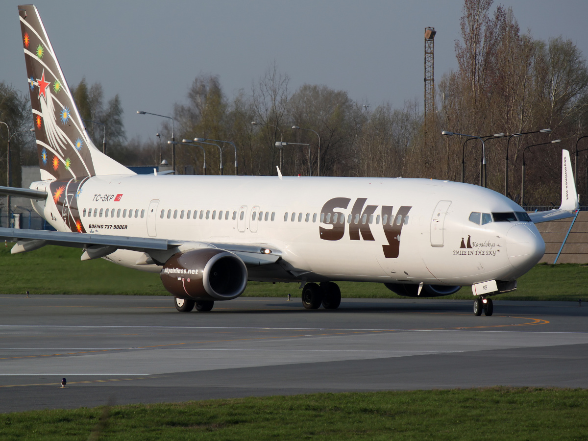 ER, TC-SKP, Sky Airlines (Samoloty » Spotting na EPWA » Boeing 737-900)