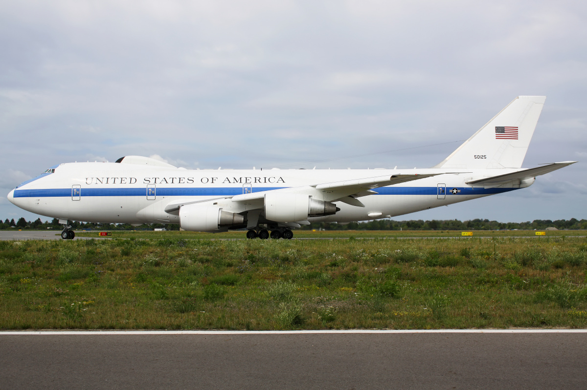 75-0125, U.S. Air Force (Aircraft » EPWA Spotting » Boeing 747-200 » E-4B)