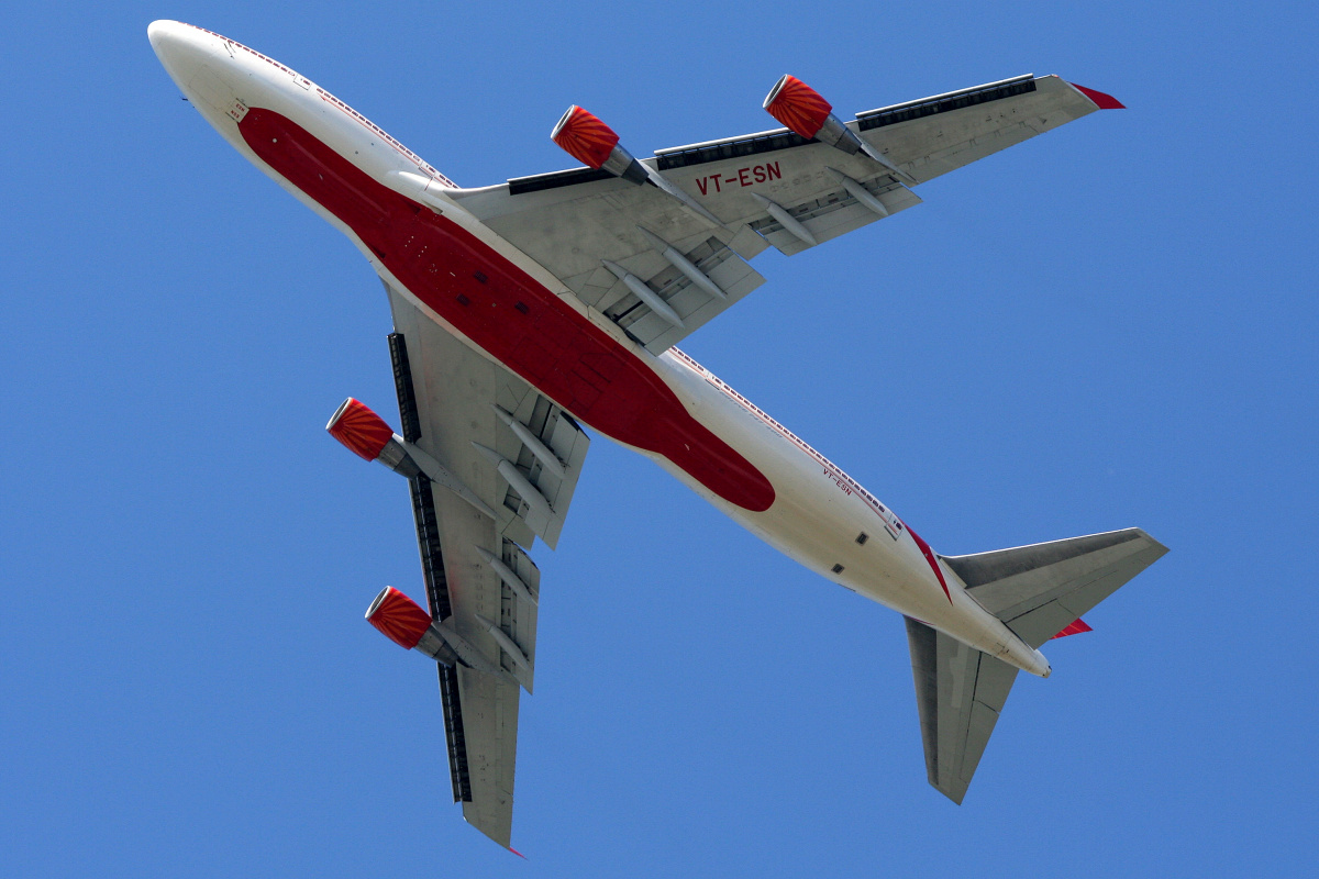 VT-ESN, Air India (Aircraft » EPWA Spotting » Boeing 747-400)