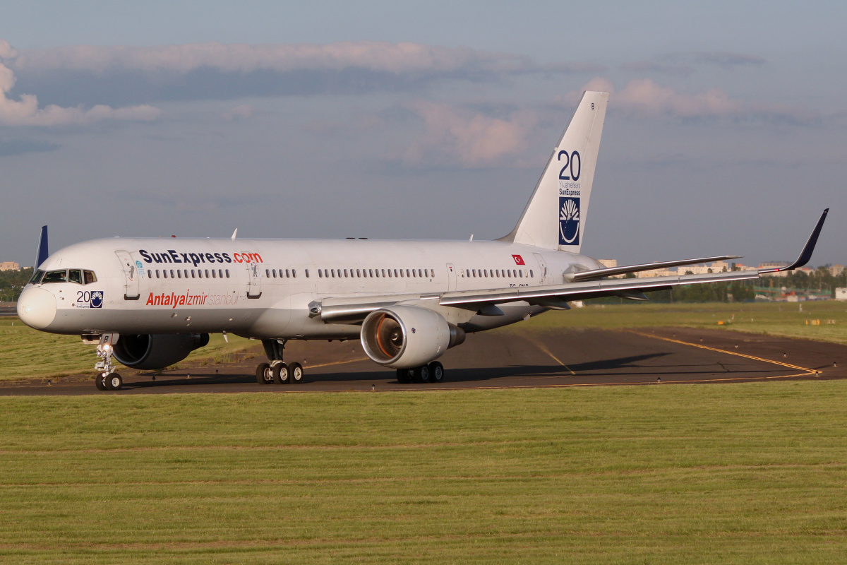 TC-SNB, SunExpress (20 Years livery) (Aircraft » EPWA Spotting » Boeing 757-200)