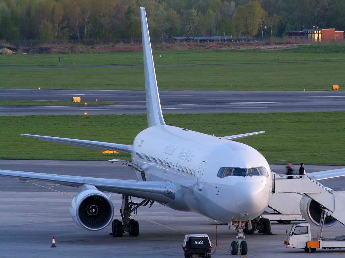 JY-JRF, Royal Falcon (Samoloty » Spotting na EPWA » Boeing 767-200)