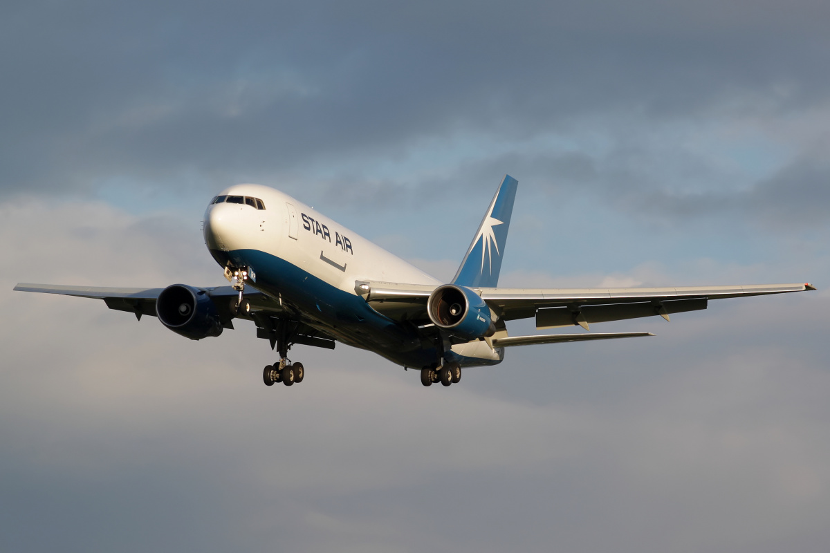 BDSF, OY-SRP, Maersk Star Air Freighter (nowe malowanie) (Samoloty » Spotting na EPWA » Boeing 767-200SF)