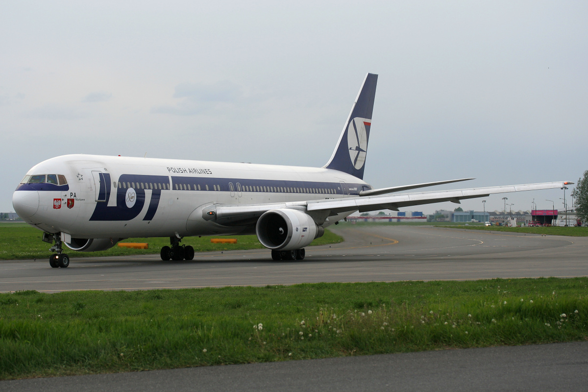 SP-LPA (naklejka 80-tej rocznicy) (Samoloty » Spotting na EPWA » Boeing 767-300 » Polskie Linie Lotnicze LOT)