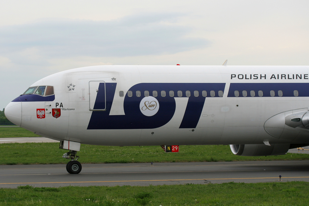 SP-LPA (80th Anniversary sticker) (Aircraft » EPWA Spotting » Boeing 767-300 » LOT Polish Airlines)