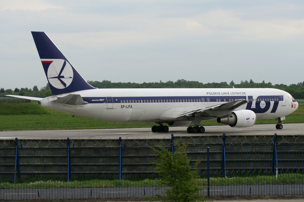 SP-LPA (naklejka 80-tej rocznicy) (Samoloty » Spotting na EPWA » Boeing 767-300 » Polskie Linie Lotnicze LOT)