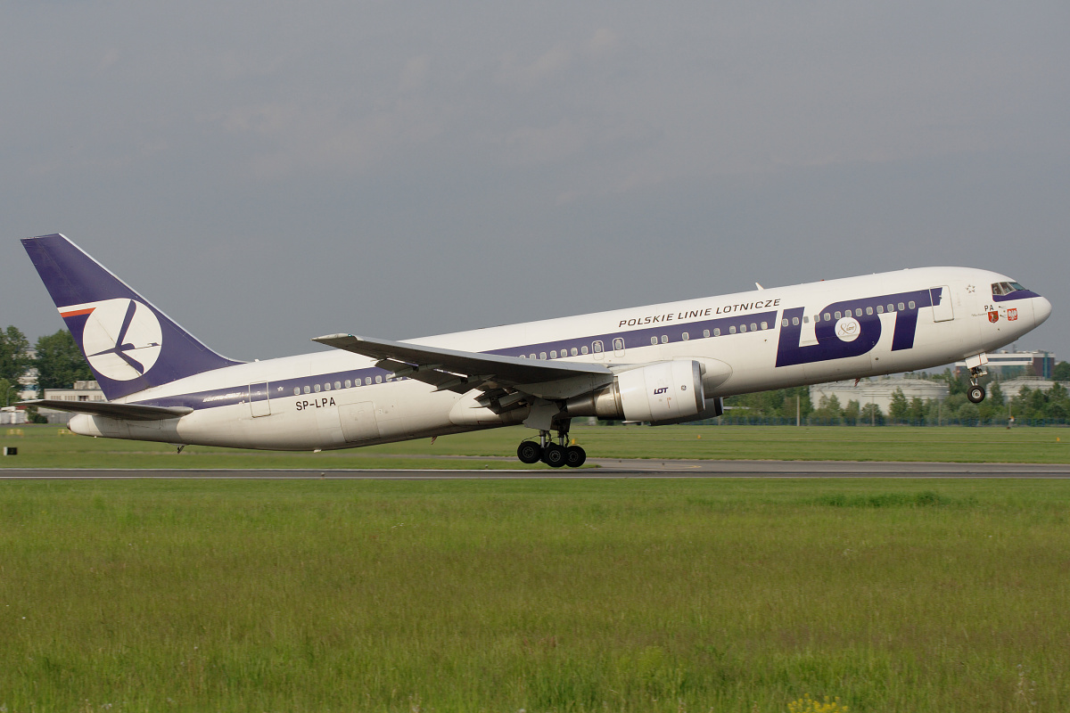 SP-LPA (80th Anniversary sticker) (Aircraft » EPWA Spotting » Boeing 767-300 » LOT Polish Airlines)