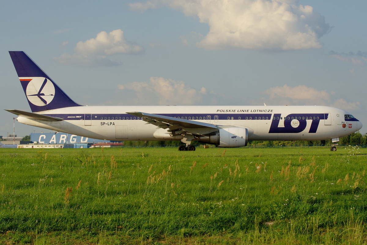 SP-LPA (naklejka 80-tej rocznicy) (Samoloty » Spotting na EPWA » Boeing 767-300 » Polskie Linie Lotnicze LOT)