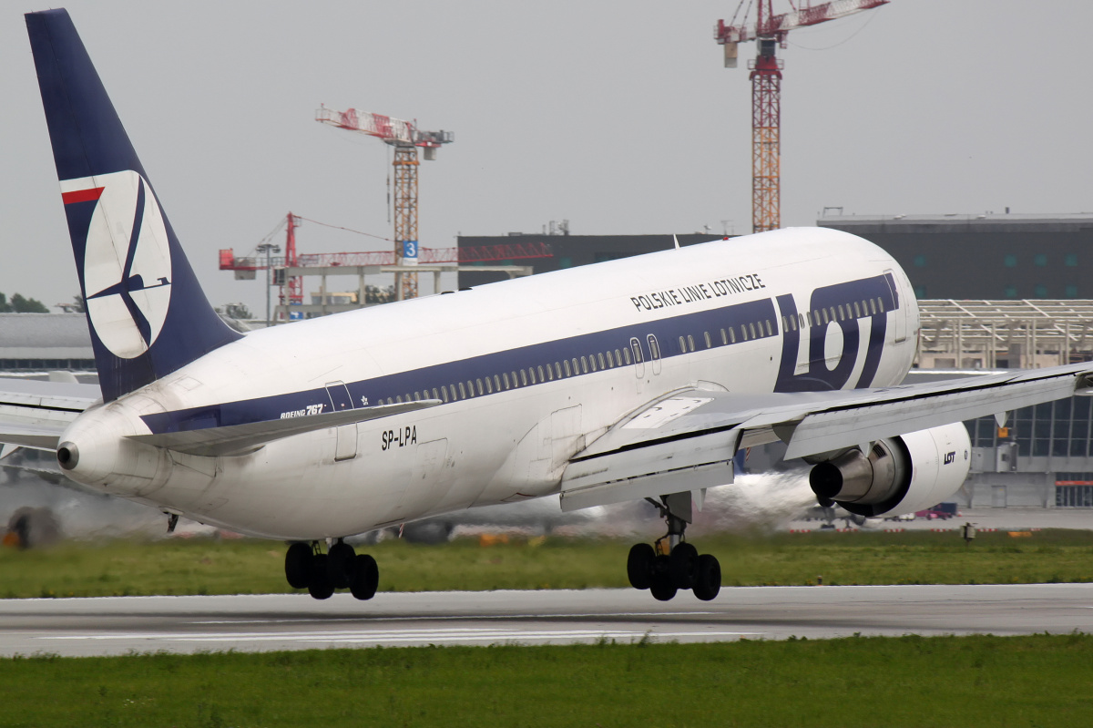 SP-LPA (Aircraft » EPWA Spotting » Boeing 767-300 » LOT Polish Airlines)