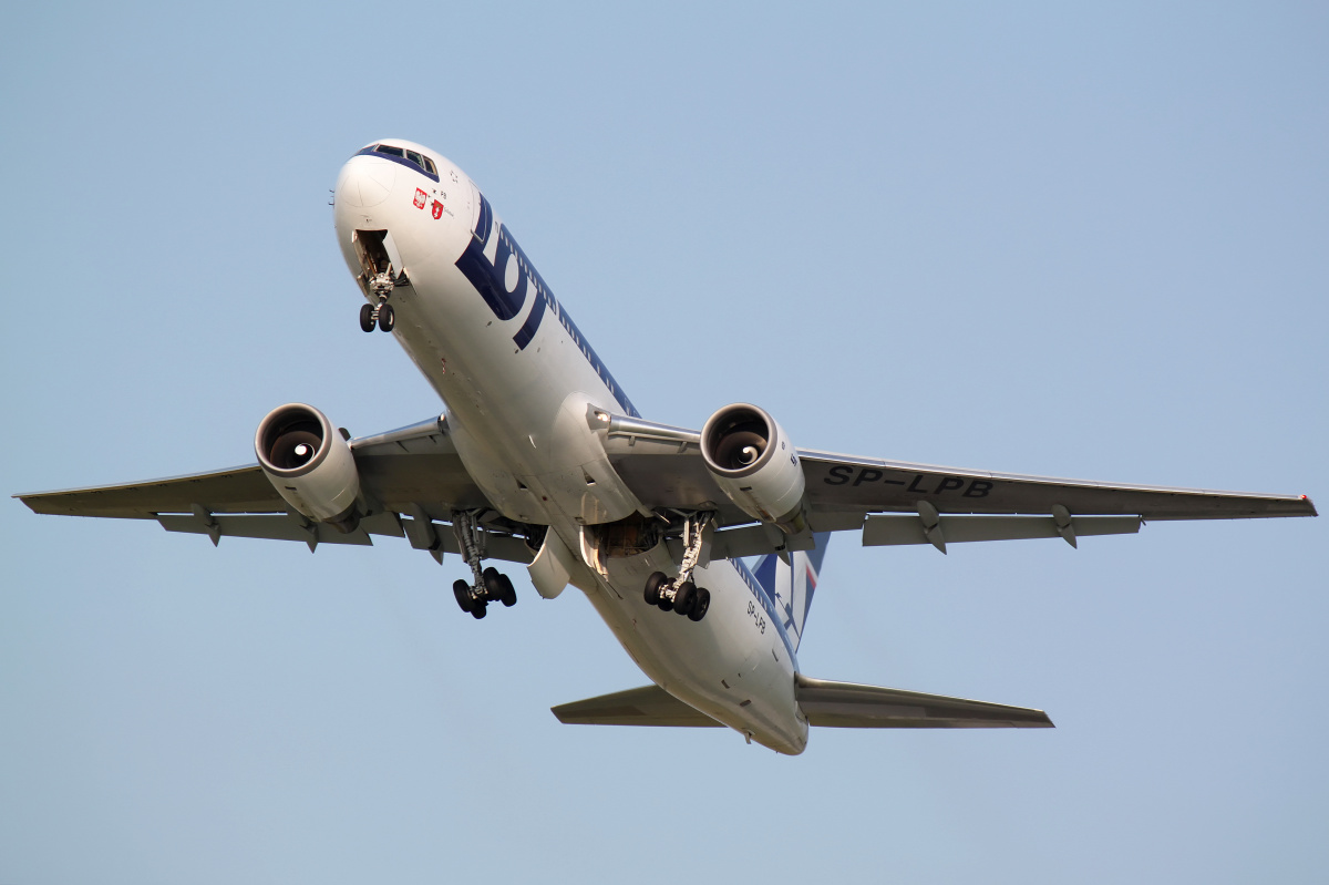 SP-LPB (Aircraft » EPWA Spotting » Boeing 767-300 » LOT Polish Airlines)