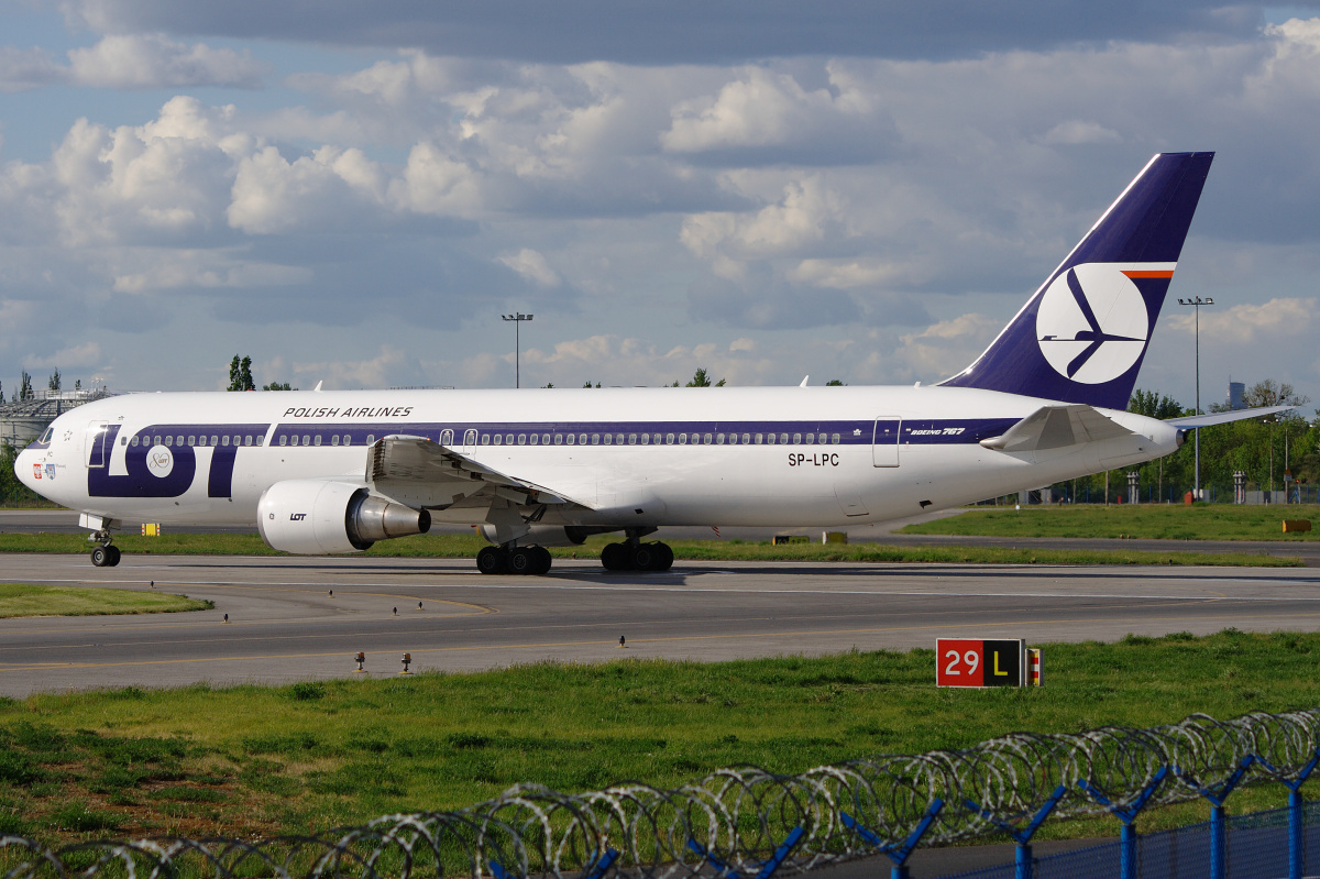 SP-LPC (naklejka 80-tej rocznicy) (Samoloty » Spotting na EPWA » Boeing 767-300 » Polskie Linie Lotnicze LOT)