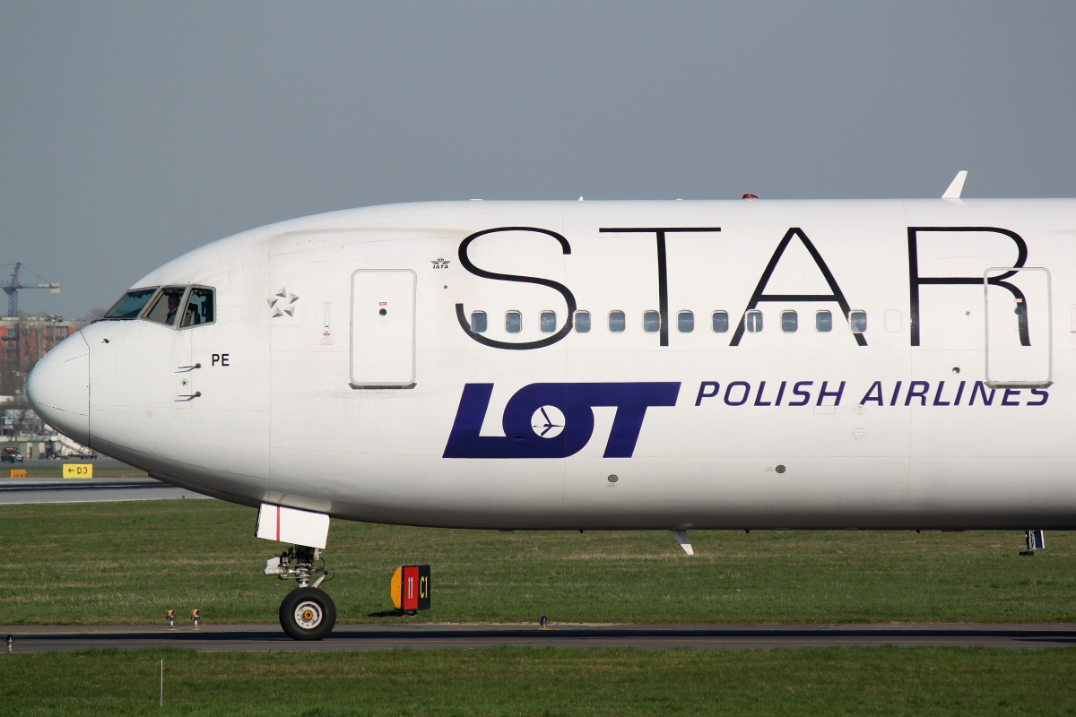 SP-LPE (malowanie Star Alliance - 15 lat) (Samoloty » Spotting na EPWA » Boeing 767-300 » Polskie Linie Lotnicze LOT)