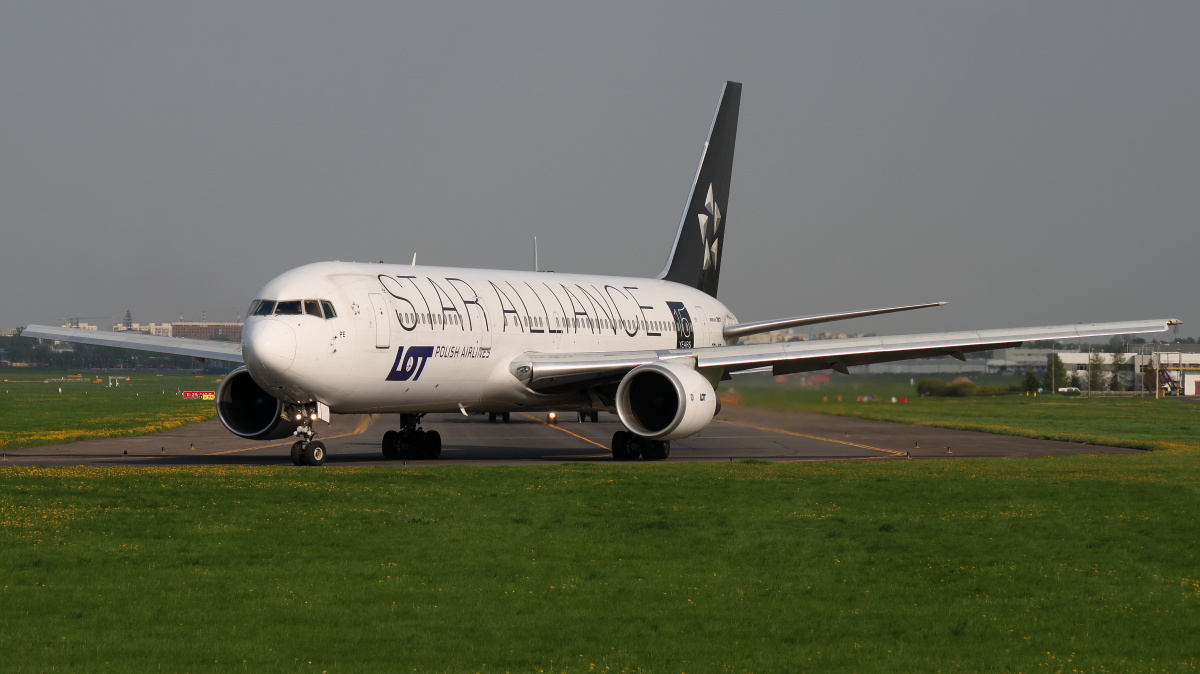 SP-LPE (malowanie Star Alliance - 15 lat) (Samoloty » Spotting na EPWA » Boeing 767-300 » Polskie Linie Lotnicze LOT)