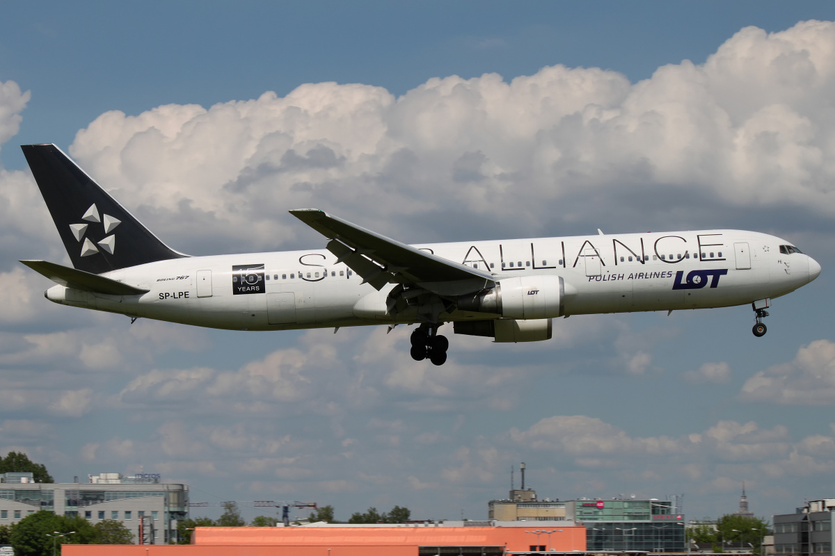 SP-LPE (malowanie Star Alliance - 15 lat) (Samoloty » Spotting na EPWA » Boeing 767-300 » Polskie Linie Lotnicze LOT)