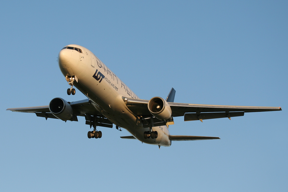 SP-LPE (malowanie Star Alliance) (Samoloty » Spotting na EPWA » Boeing 767-300 » Polskie Linie Lotnicze LOT)