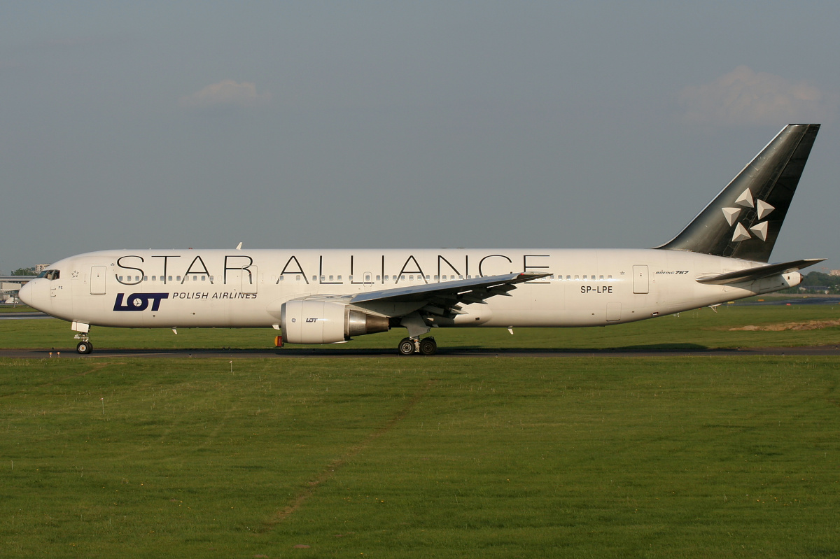 SP-LPE (Star Alliance livery) (Aircraft » EPWA Spotting » Boeing 767-300 » LOT Polish Airlines)