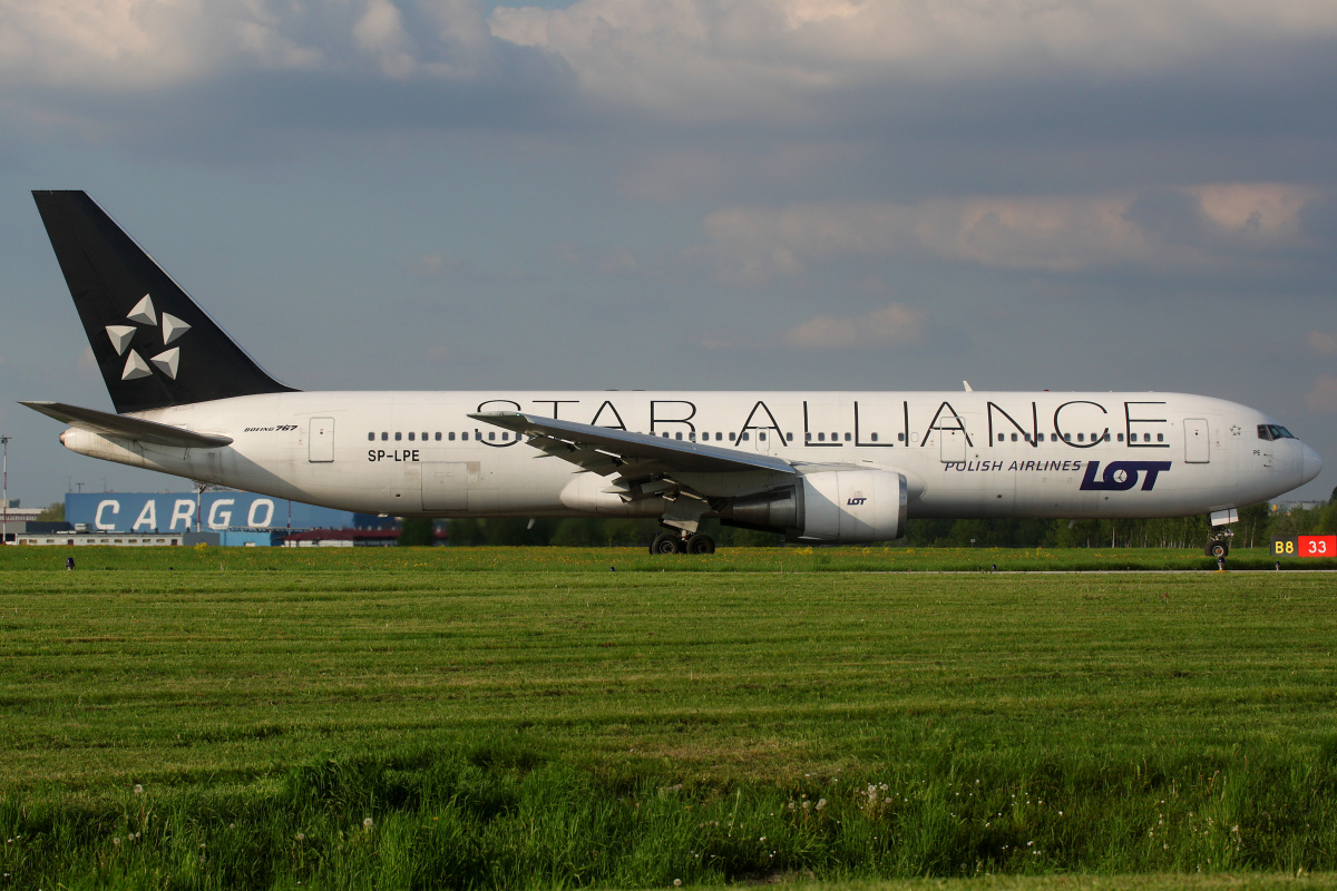 SP-LPE (malowanie Star Alliance) (Samoloty » Spotting na EPWA » Boeing 767-300 » Polskie Linie Lotnicze LOT)