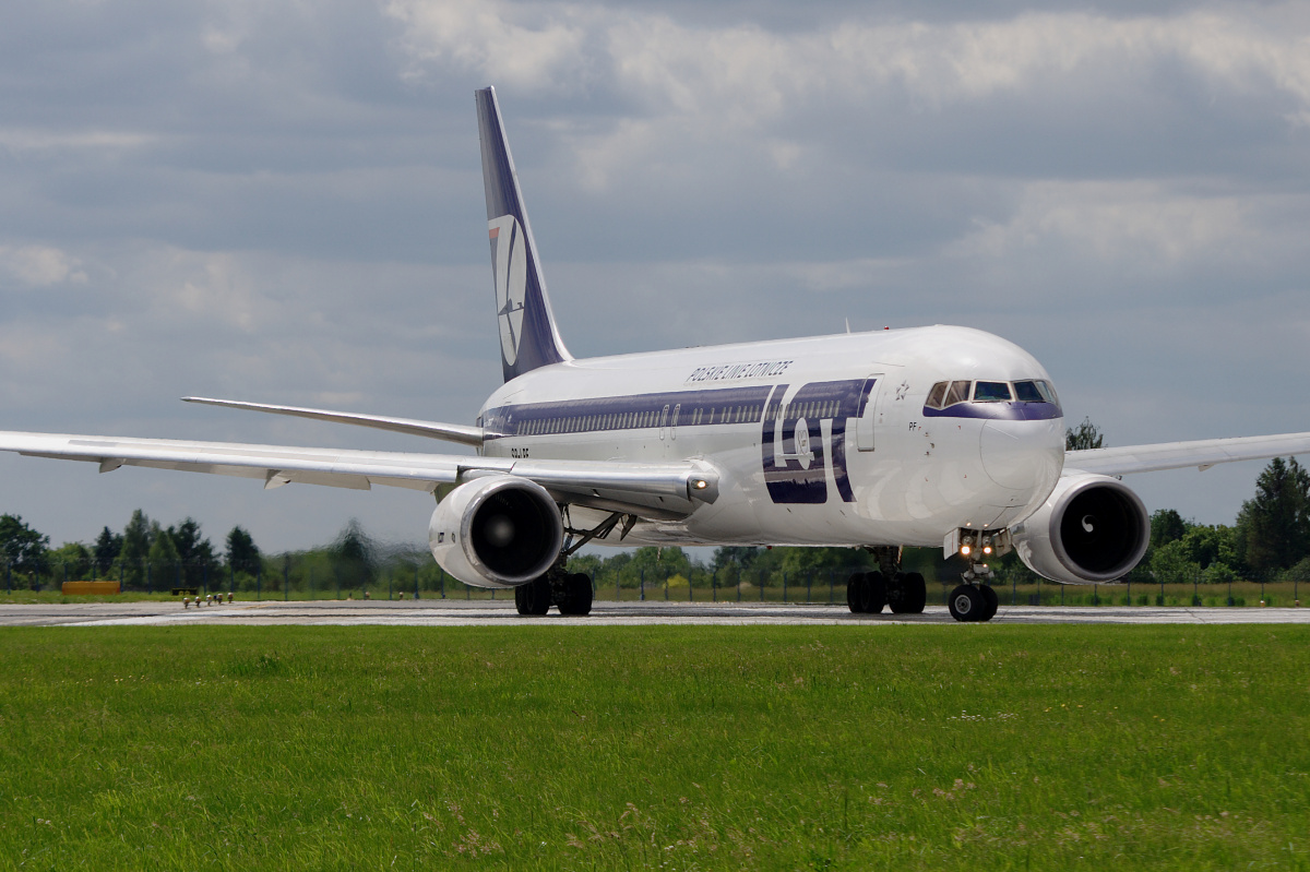 SP-LPF (80th Anniversary sticker) (Aircraft » EPWA Spotting » Boeing 767-300 » LOT Polish Airlines)