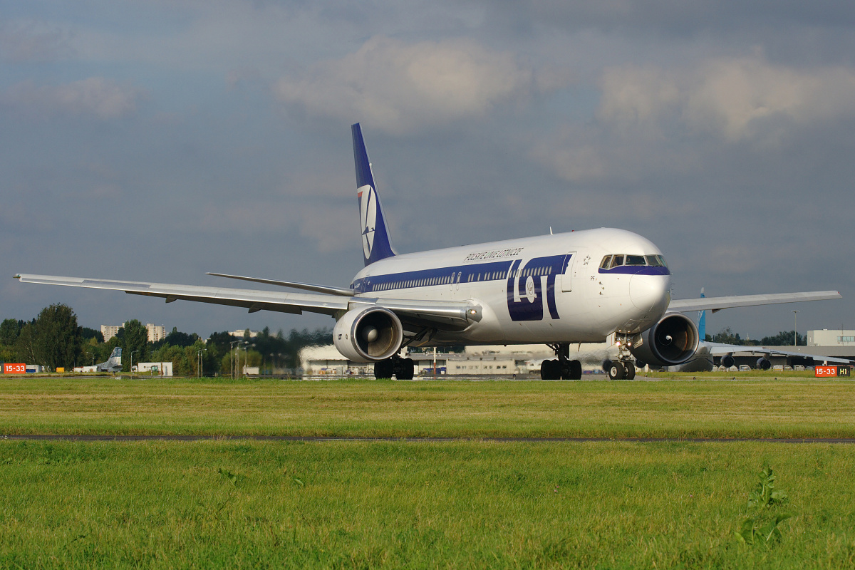 SP-LPF (naklejka 80-tej rocznicy) (Samoloty » Spotting na EPWA » Boeing 767-300 » Polskie Linie Lotnicze LOT)