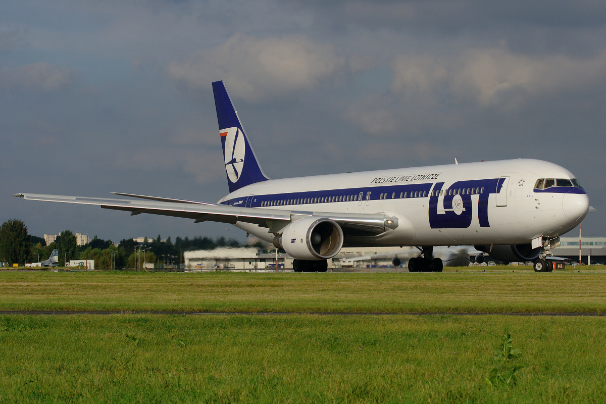 SP-LPF (naklejka 80-tej rocznicy) (Samoloty » Spotting na EPWA » Boeing 767-300 » Polskie Linie Lotnicze LOT)