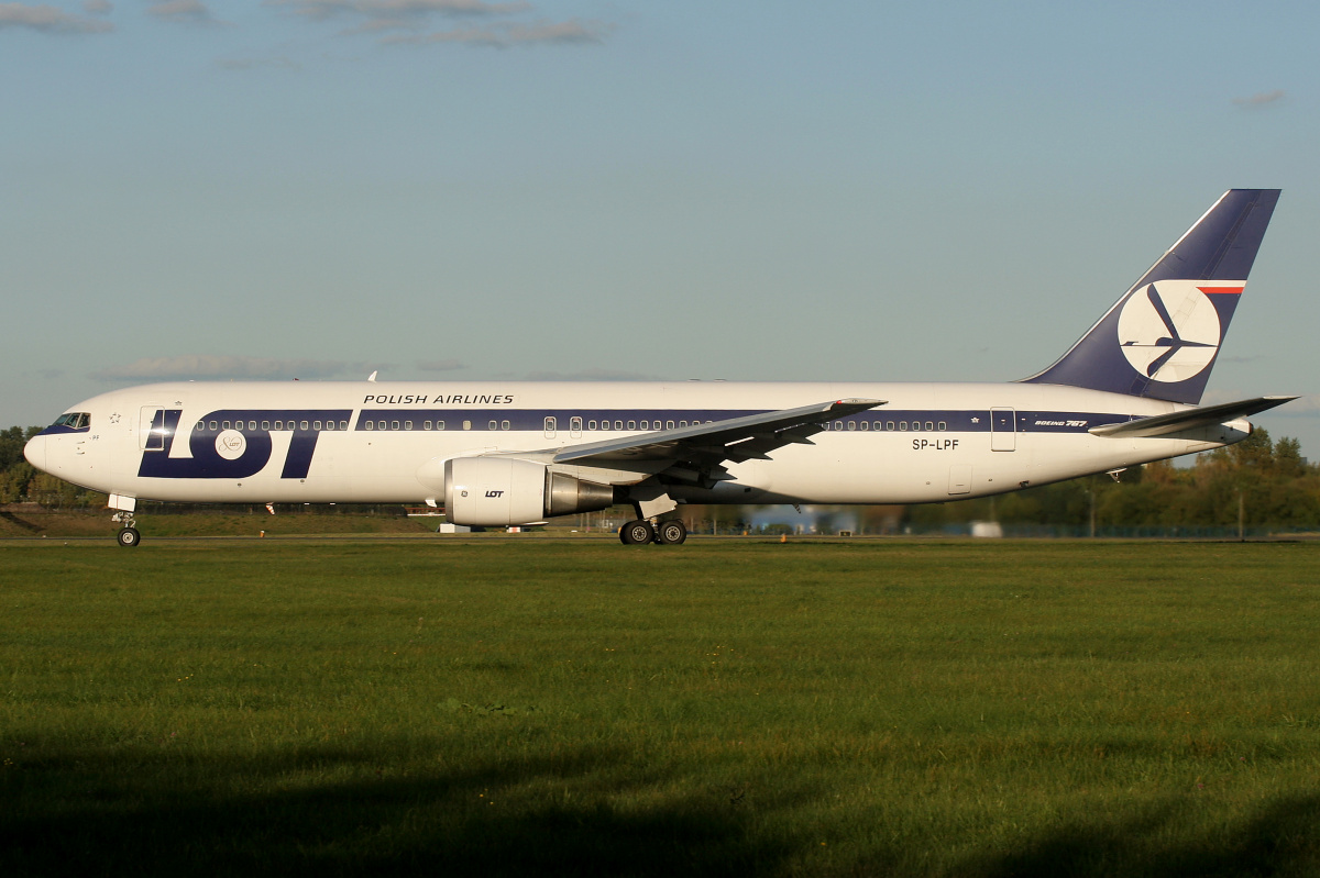 SP-LPF (naklejka 80-tej rocznicy) (Samoloty » Spotting na EPWA » Boeing 767-300 » Polskie Linie Lotnicze LOT)