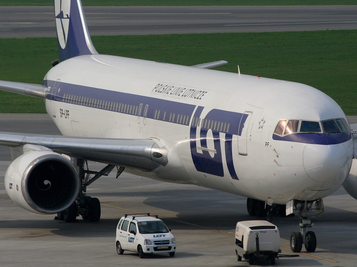 SP-LPF (Aircraft » EPWA Spotting » Boeing 767-300 » LOT Polish Airlines)