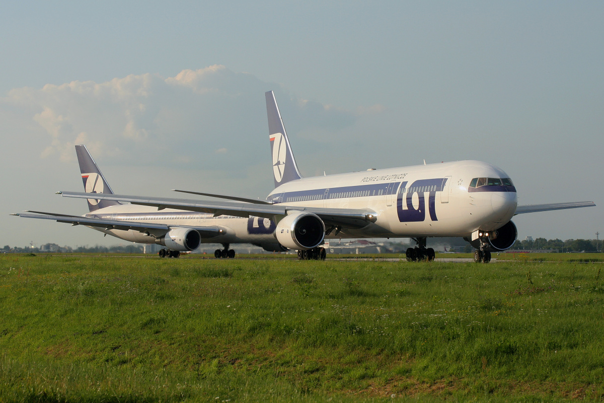 SP-LPG, SP-LPA (Aircraft » EPWA Spotting » Boeing 767-300 » LOT Polish Airlines)