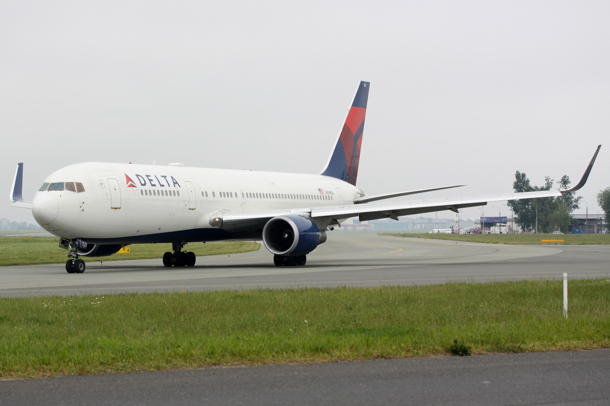 N394DL, Delta Airlines (Aircraft » EPWA Spotting » Boeing 767-300)