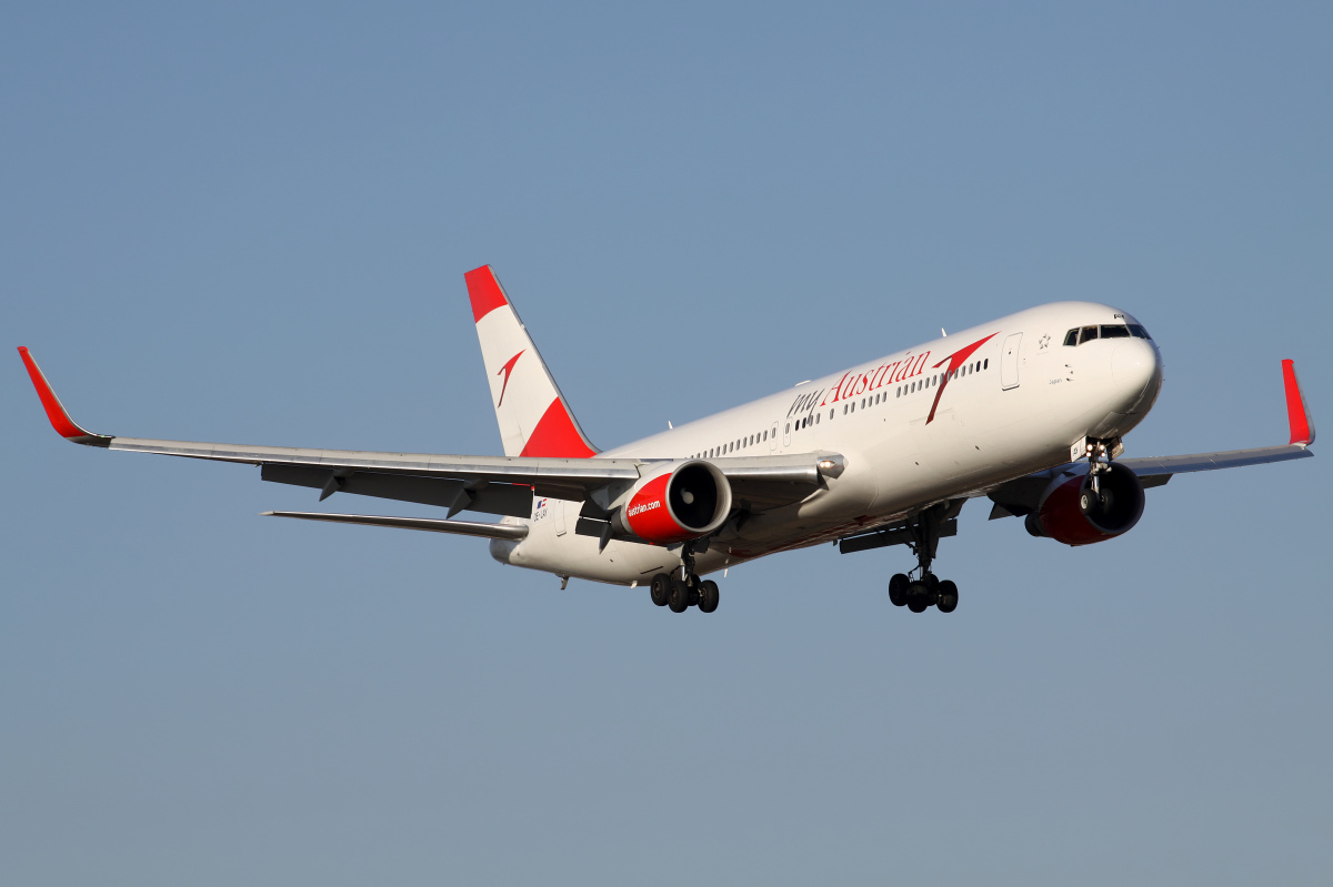 OE-LAY, Austrian Airlines (Samoloty » Spotting na EPWA » Boeing 767-300)