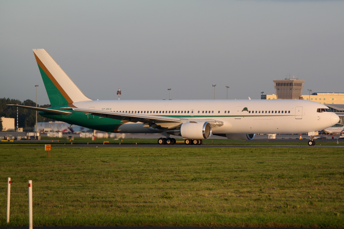 VP-BKS, Kalair (Samoloty » Spotting na EPWA » Boeing 767-300)